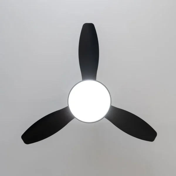 Imagen 5 Ventilador de techo EnergySilence 4800 Light GoldBlack con motor DC de 35 W. Luz LED, 48 pulgadas, 6 velocidades, temporizador y función verano/invierno.