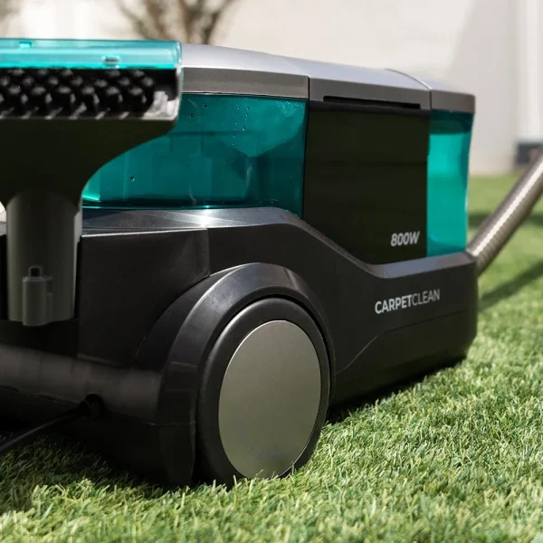 Imagen 7 Aspirador de tapicerías Cecotec con 800 W de potencia, doble depósito de agua y kit de accesorios para una limpieza profunda y eficaz en sofás y alfombras.