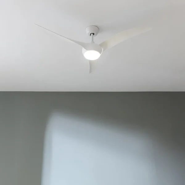Imagen 3 Ventilador EnergySilence Aero 5295 White de 54" con motor DC 40W, luz LED 15W y 3 aspas. Silencioso, programable y con mando a distancia para máximo confort.