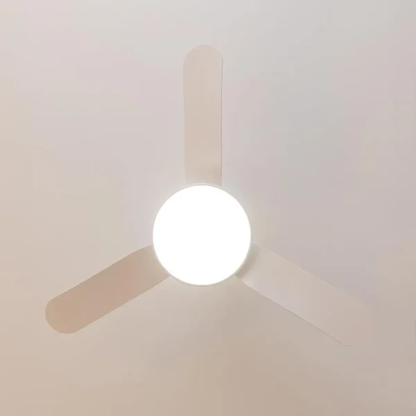 Imagen 5 Ventilador de techo EnergySilence Aero 5200 Light White con motor DC de 40 W, luz LED, 106 cm de diámetro, 6 velocidades y función verano e invierno.