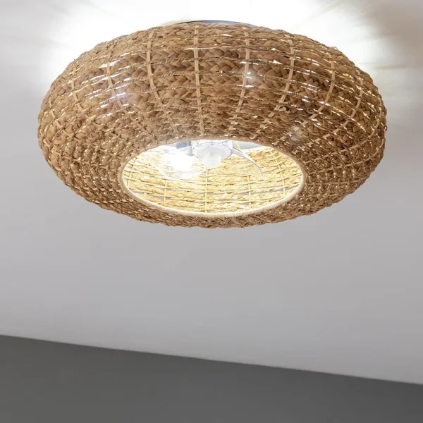 Imagen 6 Ventilador de techo con luz LED y diseño en ratán. Motor DC 20 W, 5 aspas ocultas, 3 velocidades, mando a distancia y función verano-invierno.