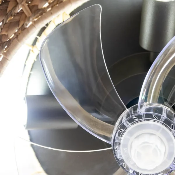 Imagen 7 Ventilador de techo con luz LED y diseño en ratán. Motor DC 20 W, 5 aspas ocultas, 3 velocidades, mando a distancia y función verano-invierno.