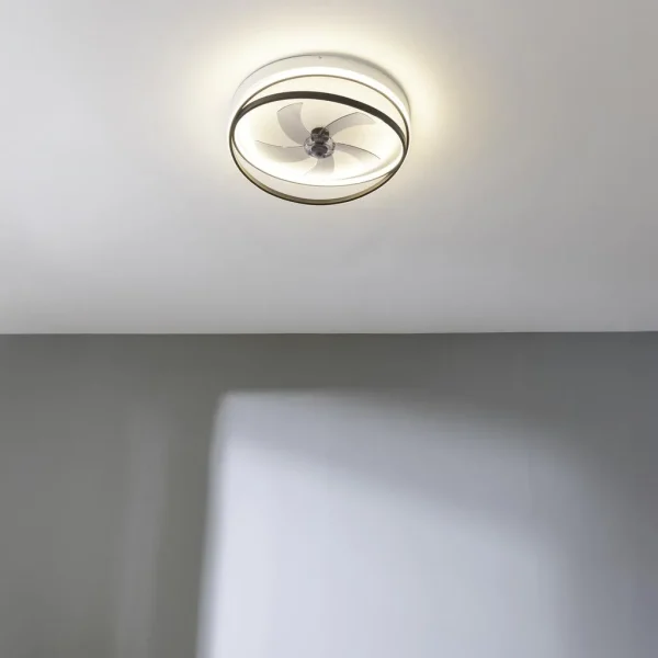 Imagen 3 Ventilador de techo con motor DC de 15 W, luz LED de 40 W y aspas retráctiles. Incluye mando a distancia, temporizador y función inversa verano e invierno.