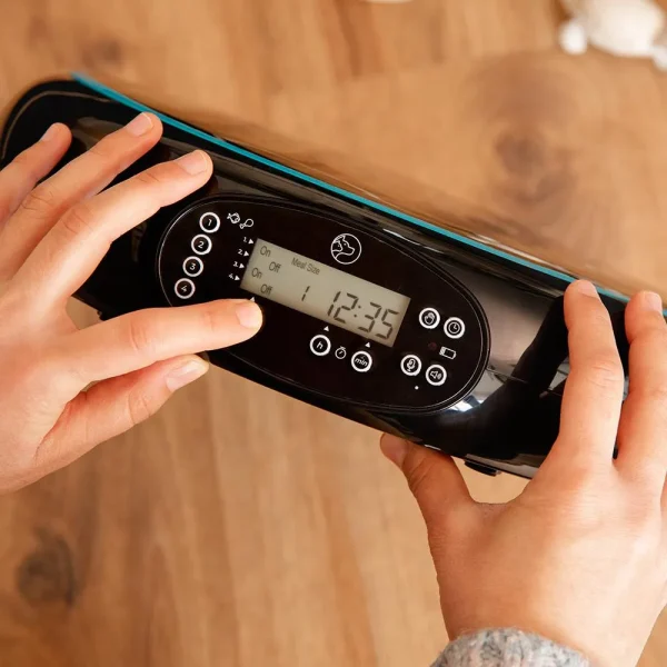 Imagen 7 Cuida la alimentación de tus mascotas con el dispensador automático Cecotec Pumba 1600 Purrfect Meal. Incluye capacidad de 1,6L y cuatro compartimentos.