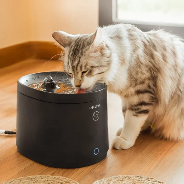 Imagen 4 Fuente automática para mascotas Cecotec Pumba 2500 Refresh Smart de 2,5L con control WiFi, sistema de filtrado y alertas inteligentes de mantenimiento.