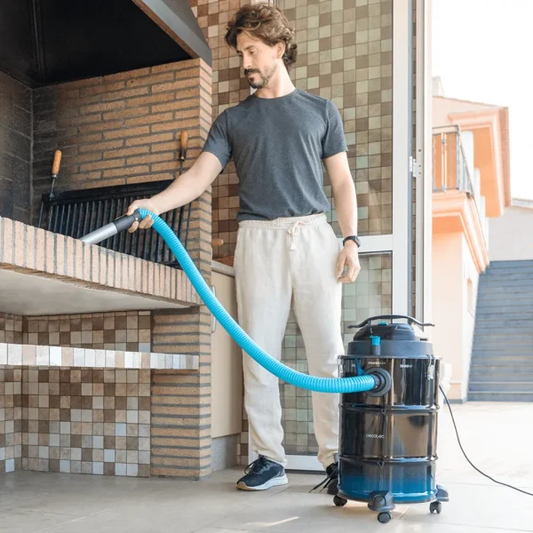 Imagen 4 Aspirador de cenizas Cecotec Conga Ash 6000 EasyGo Home XL. Potencia de 1500 W, depósito de 30 L y ruedas integradas para una limpieza cómoda y eficaz.