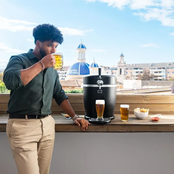 Imagen 4 Dispensador de cerveza BeerFlow 5000 para barriles de 5L presurizados. Sistema de refrigeración eficiente, pantalla LED y diseño antideslizante para el hogar.