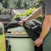 Imagen 5 El pack de accesorios DragonPack 6000 S para barbacoa kamado DragonFire 6600 de Cecotec incluye pinzas, cubierta, recolector de cenizas y expansor.