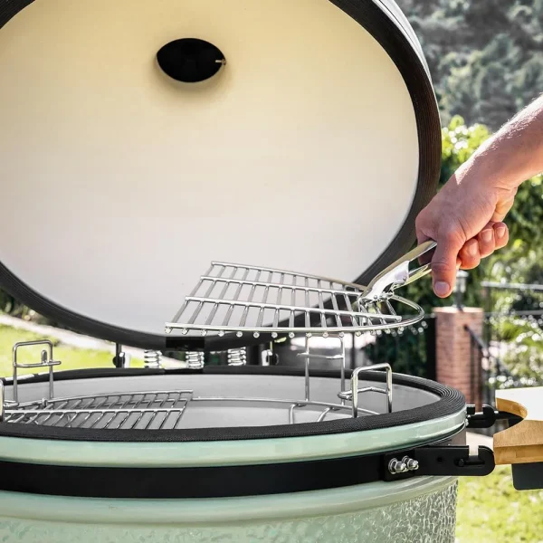 Imagen 3 Pack de accesorios DragonPack 6000 M para barbacoa kamado DragonFire 6600. Incluye pinzas, cubierta protectora y atizador para un manejo y cuidado óptimo.