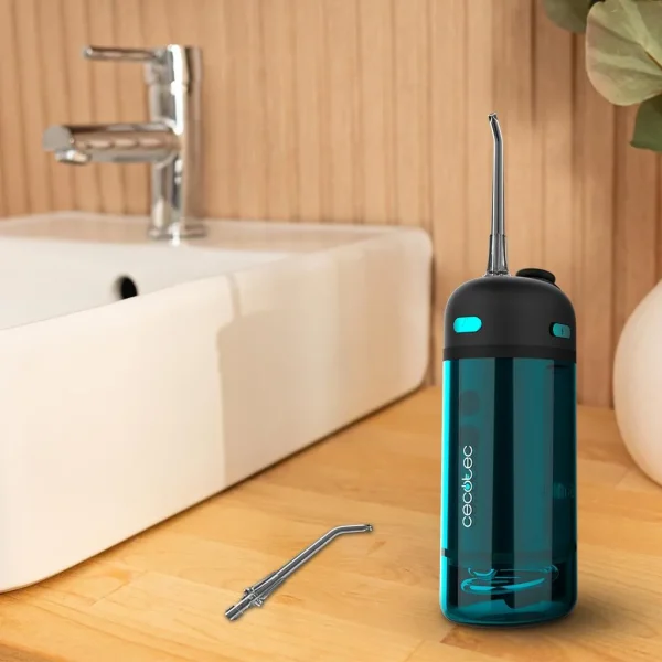Imagen 8 Irrigador dental de viaje ToothCare Jet Splash de Cecotec con 150 ml de capacidad, 3 modos de limpieza y 8 intensidades. Diseño compacto y 2 boquillas incluidas.