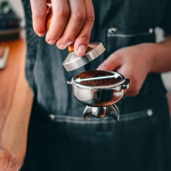 Imagen 6 Cafetera espresso barista Baristeo Gastro de 2900 W con doble Thermoblock, 20 bares de presión, molinillo integrado y manómetro PressurePro para café gourmet.