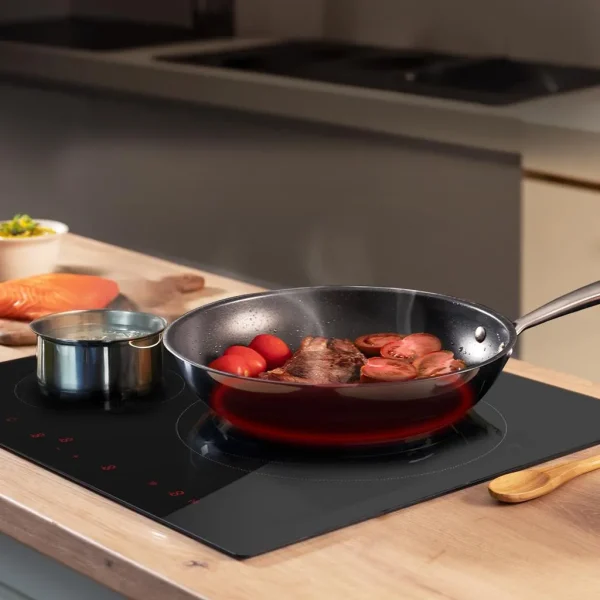 Imagen 7 Optimiza tu cocina con la placa Cecotec Bolero Squad I 3600. 3 zonas, 7400W de potencia, control táctil invisible y función KeepWarm para resultados profesionales.