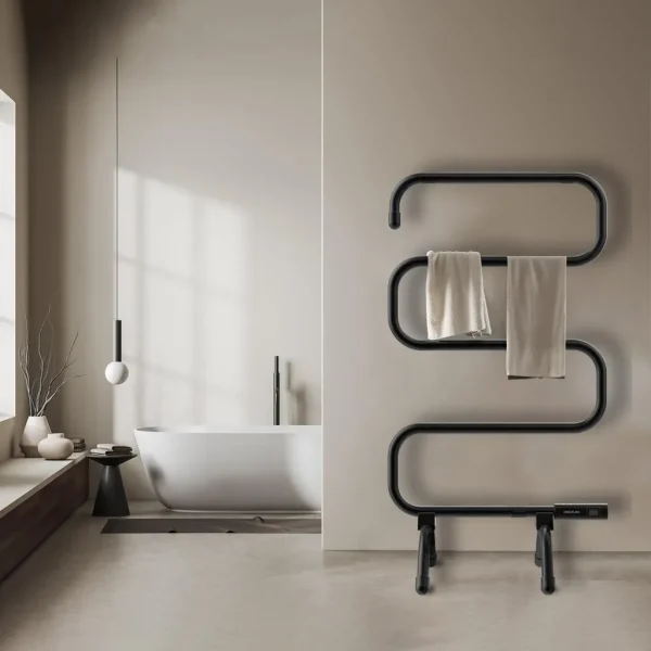 Imagen 5 Radiador toallero eléctrico de bajo consumo Cecotec ReadyWarm 5000 Towel Black con 100W, indicador luminoso y doble uso: suelo o pared. Máxima seguridad.