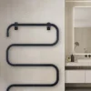 Imagen 6 Radiador toallero eléctrico de bajo consumo Cecotec ReadyWarm 5000 Towel Black con 100W, indicador luminoso y doble uso: suelo o pared. Máxima seguridad.
