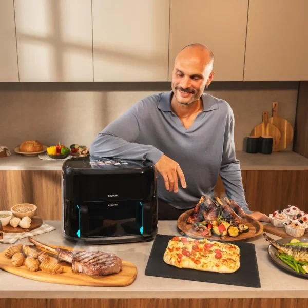 Imagen 6 Freidora de aire y horno de 26 litros con 2000 W. Integra cajetín de ahumado, función Grill y doble resistencia para cocciones envolventes y sabor a leña.