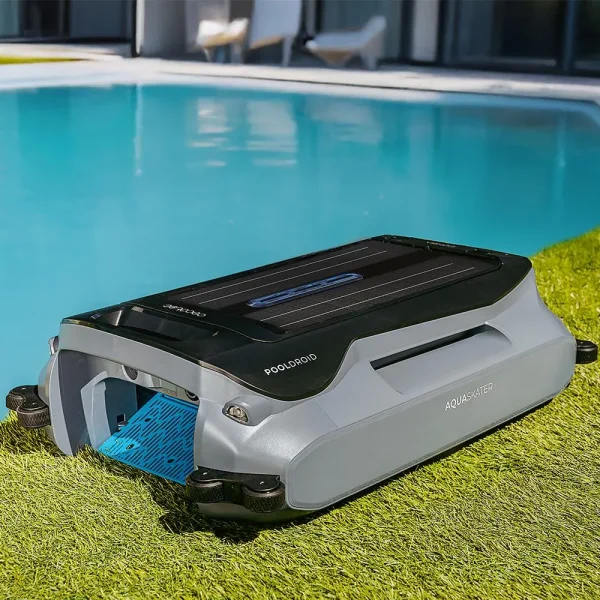 Imagen 5 Descubre el robot limpiapiscinas de superficie Conga Pooldroid AquaSkater de Cecotec. Mantén el agua libre de hojas e insectos de forma automática.