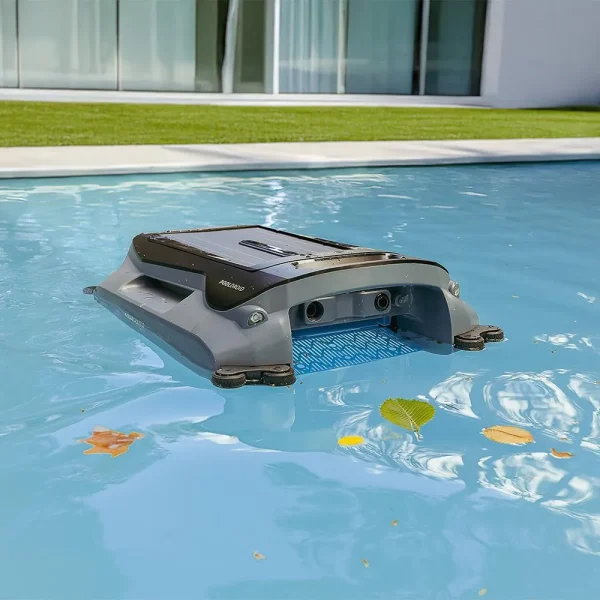 Imagen 6 Descubre el robot limpiapiscinas de superficie Conga Pooldroid AquaSkater de Cecotec. Mantén el agua libre de hojas e insectos de forma automática.