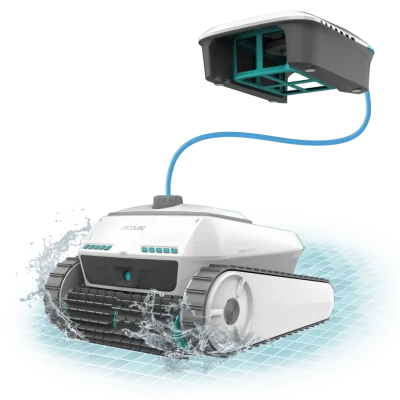 Robot limpiapiscinas Conga Pooldroid 10000 TotalClean AquaSkater de Cecotec sumergido limpiando el fondo de la piscina