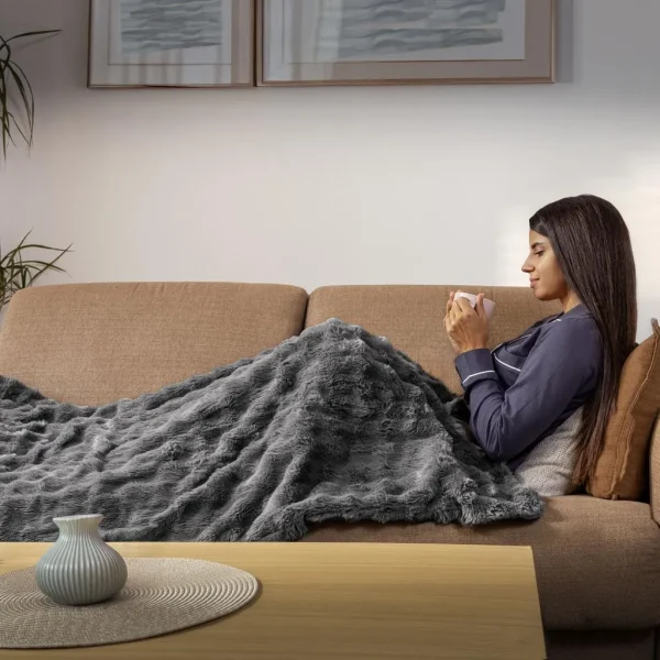 Imagen 5 Manta eléctrica Cecotec HeatConfort Noa de 180x130 cm. Proporciona calor uniforme, tacto suave y protección contra sobrecalentamiento para confort ideal.