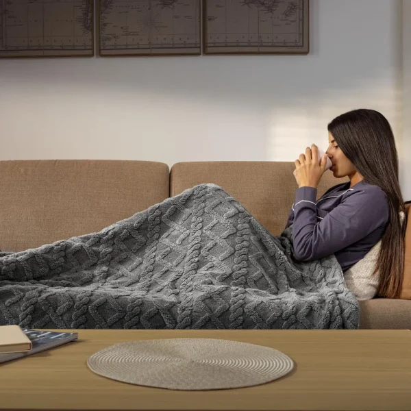 Imagen 5 Manta eléctrica HeatConfort Luma de 180x130 cm con tacto suave, distribución uniforme del calor y varios niveles de temperatura para un descanso perfecto.